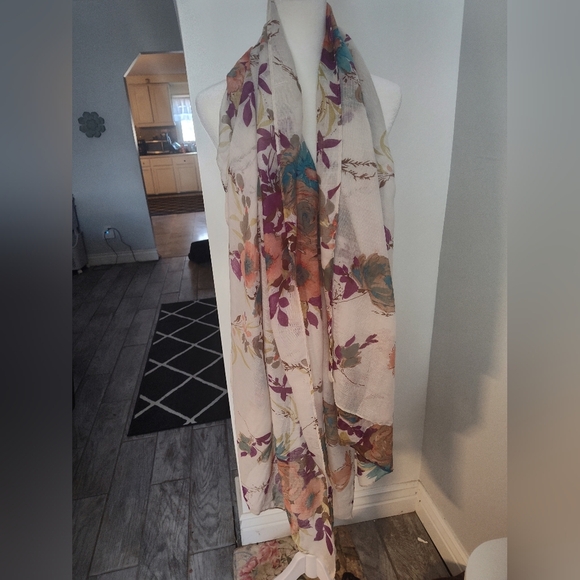 Floral light weight scarf - Picture 1 of 1